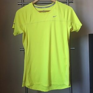 Nike Dri-fit tee size med